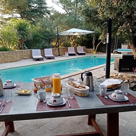 L'atelier Bed and Breakfast Saint-Maximin (Gard)