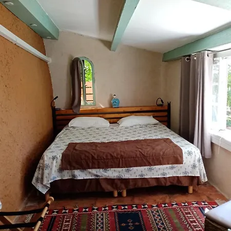 L'atelier فندق مبيت وإفطار Saint-Maximin (Gard)