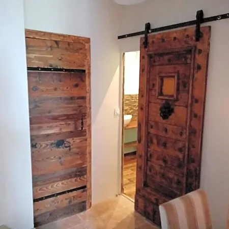 Frühstückspension L'atelier Saint-Maximin (Gard)