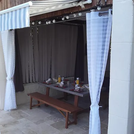 L'atelier Bed and Breakfast Saint-Maximin (Gard)